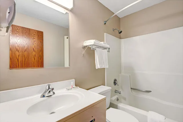 جناح استوديو بسرير كوين، Super 8 by Wyndham Indianapolis/Emerson Ave 4/5