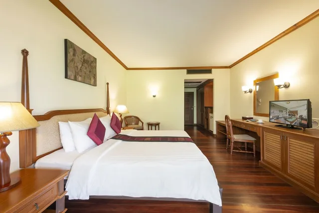 Standard, Khaolak Bayfront Resort Hotel Khao Lak 1/3