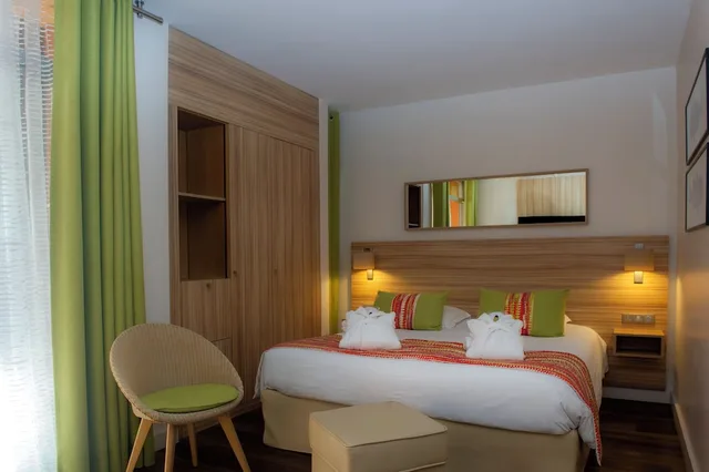 غرفة كومفورت ثلاثية بسرير مزدوج وسرير فردي بشرفة، Hotel Vacances Bleues Delcloy 2/6