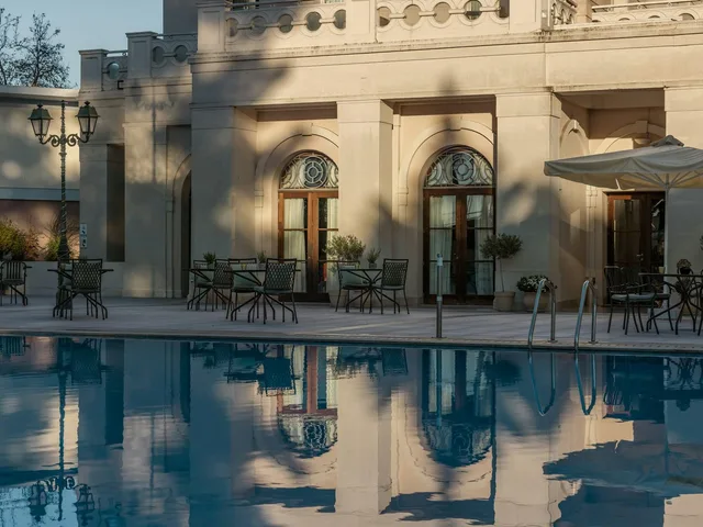 بنغل بإطلالة على المسبح بغرفة نوم واحدة، Grecotel Larissa Imperial 1/2