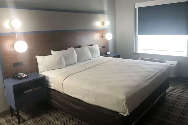 Suite, King Bed, Bathtub, Accessible, AmericInn by Wyndham New Braunfels 1/5