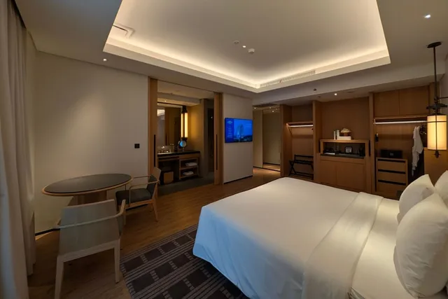 Executive King, Hotel Tentrem Jakarta 5/9