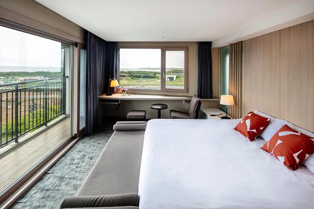 غرفة بريميير بسرير كينج بجاكوزي، The Best Jeju Seongsan Hotel 1/1