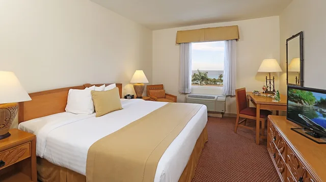 غرفة ديلوكس بسرير كينج بإطلالة جزئية على البحر، Four Points by Sheraton Santo Domingo 3/9