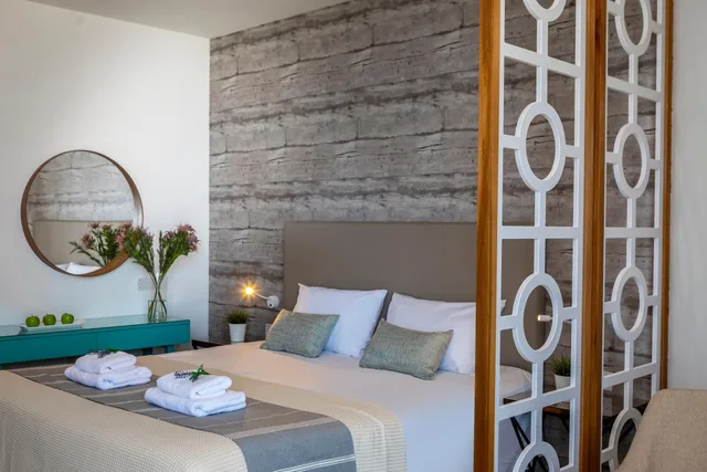 Deluxe, Single Bed, Lateral Side Sea View, Executive Lounge Access, Leonardo Plaza Cypria Maris Beach Hotel And Spa - Adults Only 5/8