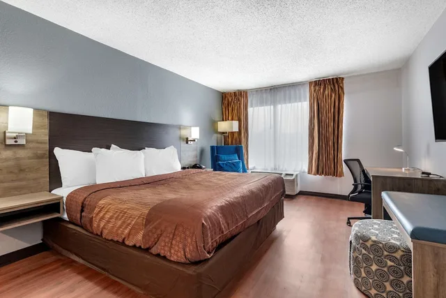 Efficiency, Basic, King Bed، Quality Inn and Suites Sulphur Springs TX 3/4