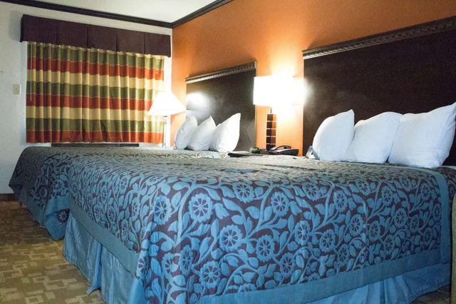 غرفة بسريرين مزدوجين، Days Inn by Wyndham Oklahoma City/Moore 3/10