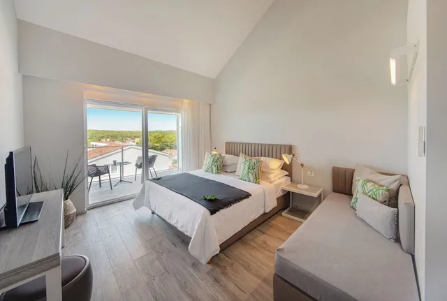 غرفة بريميوم بسرير كوين مع أريكة، Gava Waterman Milna Resort 1/3