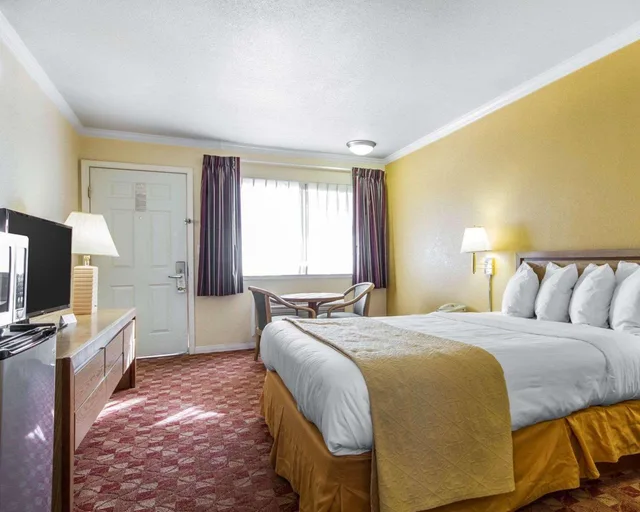Upgrade, Queen Bed، Quality Inn Ukiah, CA 2/4
