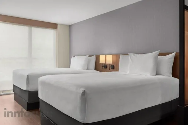 غرفة بسريرين كوين في طابق مرتفع، Hyatt Place Toronto Airport 1/3