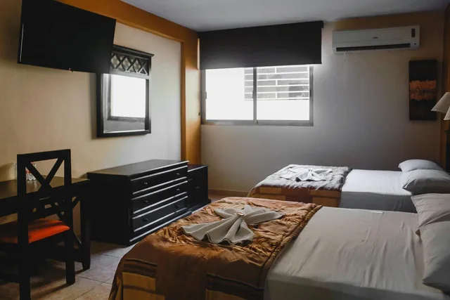 غرفة ديلوكس بسرير مزدوج بإطلالة على الحديقة، Hotel Plaza Mirador by Kavia 2/3