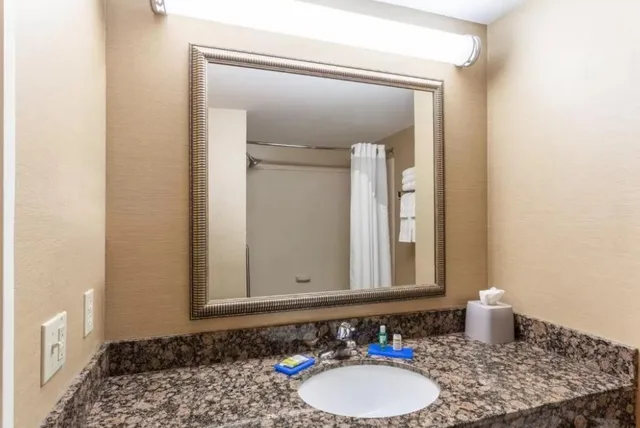 غرفة بسريرين كوين لذوي الإعاقة، Holiday Inn Express Charles Town 3/4