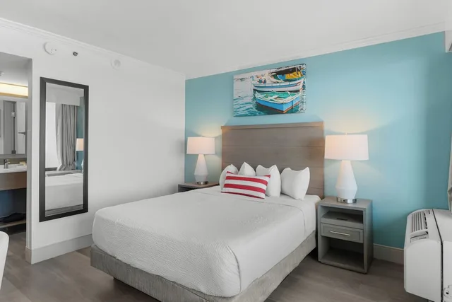 Schooner, Junior Suite, Deluxe, Cabana, 2 Queen Beds, Ocean Front، Compass Cove Resort 3/7
