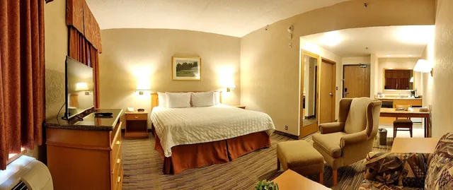 Studio, King Bed, Sofa, Humphry Inn Suites 3/5