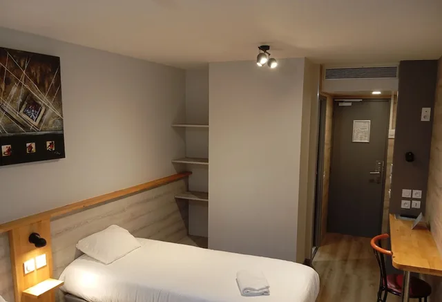 غرفة بسرير مزدوج، ACOTEL CONFORT 1/5