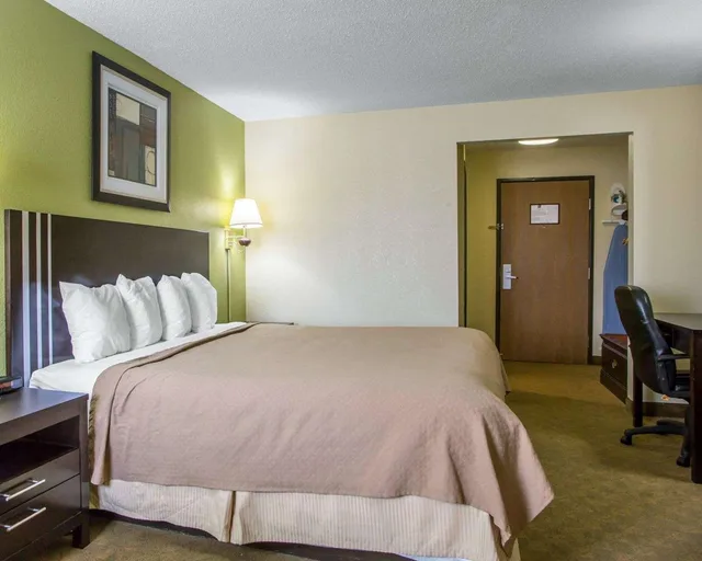 غرفة بسرير كينج، Quality Inn Merrillville 1/2