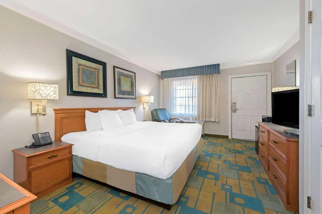 غرفة بسرير كينج، Quality Inn & Suites Metairie, LA 3/3