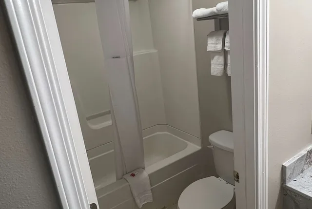 Room, King Bed, Super 8 by Wyndham Picayune 5/9