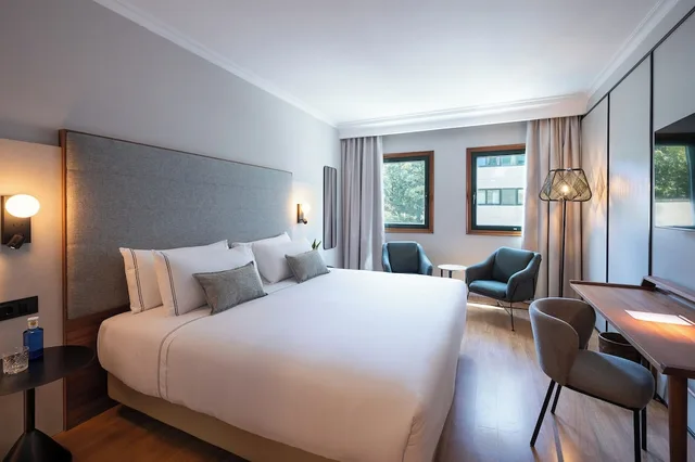 غرفة بريميوم بسرير كينج، Hotel Santiago Plaza Affiliated By Melia 2/10