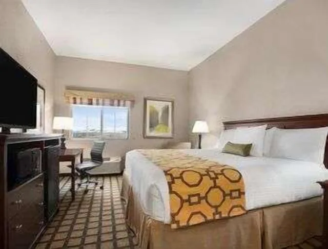 Room, King Bed, Accessible, Baymont by Wyndham Odessa 2/5