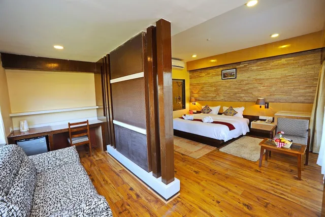 جناح جونيور بسرير كينج بإطلالة على البحيرة، Hotel Queens Park 4/6