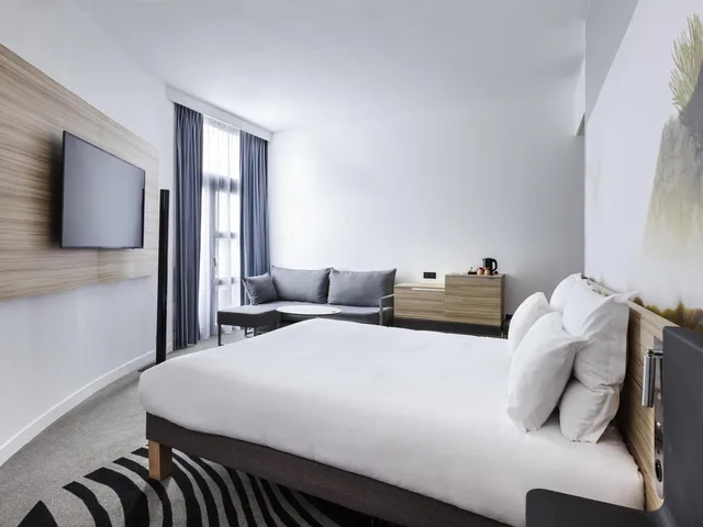 Classic, Double Bed, 2 Sofa, Novotel Tours Centre Gare 4/6