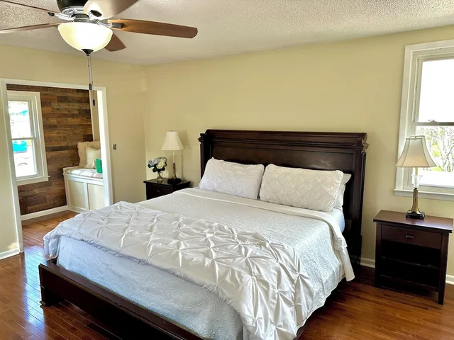 جناح ديلوكس بسرير كينج، Mountainaire Inn and Log Cabins 1/2