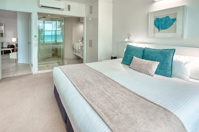 1 Bedroom, Spa, King Bed, Beach Front، On The Beach Noosa 1/6