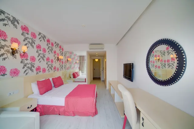 غرفة قياسية بسرير مزدوج بإطلالة على المسبح، Mio Bianco Resort 2/5