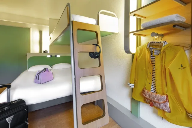 Room, Triple, Double and Bunk Bed, Ibis Budget Clermont Ferrand Sud Aubiere 8/9