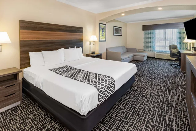 جناح ديلوكس بسرير كينج، La Quinta Inn & Suites by Wyndham Garland Harbor Point 1/2