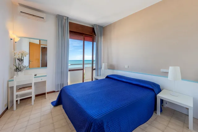 غرفة بسرير مزدوج بإطلالة على البحر بشرفة، Hotel Sanremo 4/8