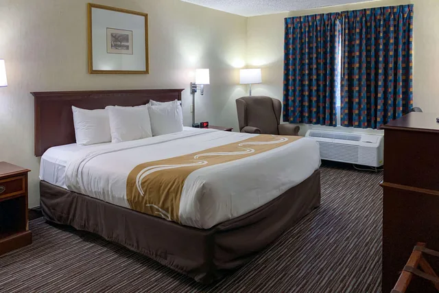 جناح بسرير كينج، Quality Inn Near Toms River Corporate Park 2/6