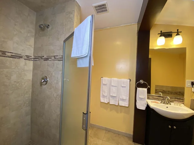 غرفة ديلوكس بسريرين كوين مع أريكة، El Patio Inn Studio City 10/10
