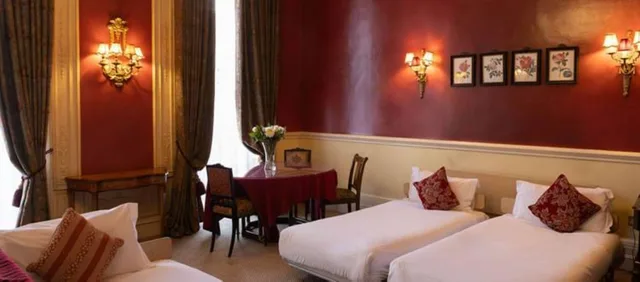 جناح غراند سوبيريور، The Leonard Hotel 2/3