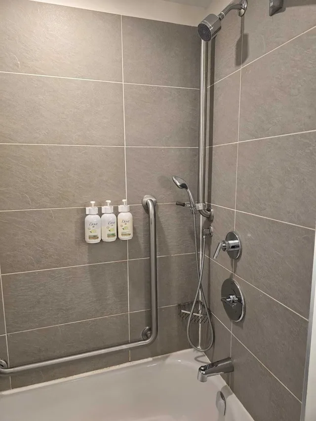 غرفة بسرير كينج لذوي الإعاقة، Country Inn and Suites By Radisson Belleville ON 7/7