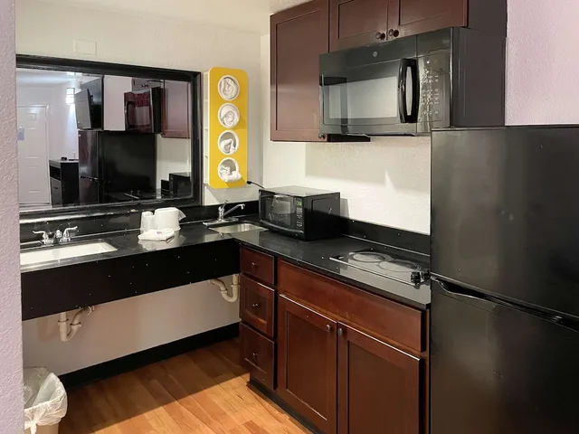 Standard, 2 Double Beds, Kitchen, Smoking, Studio6 Houston, TX - Brookhollow 5/5