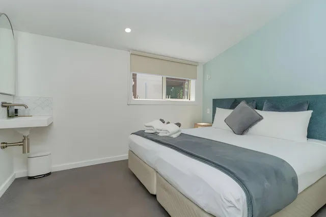 غرفة أساسية بسرير كينج بحمام مشترك، Melbourne Lodge 1/1