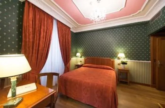 غرفة قياسية مفردة بسرير كوين، Strozzi Palace Hotel 3/5