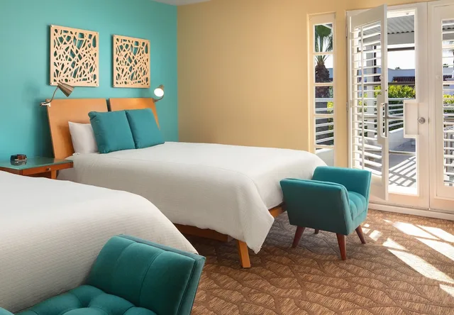 جناح بسريرين كوين، Movie Colony Hotel 2/3