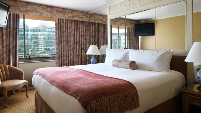 جناح بسرير كينج بإطلالة على المدينة بحوض جاكوزي، Wedgewood Hotel and Spa 1/3