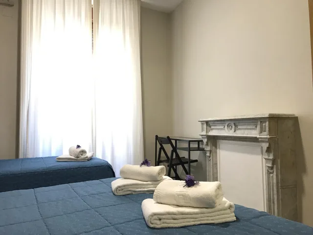 غرفة رباعية بسرير مزدوج وسريرين منفصلين، Hostal El Pilar 1/3