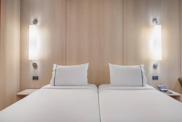 غرفة داخلية قياسية بسريرين منفصلين، Ac Hotel Malaga Palacio By Marriott 1/3