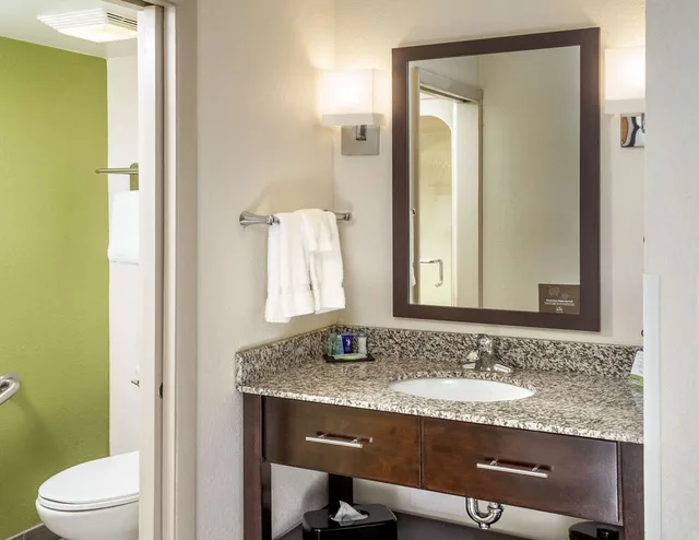 غرفة بسرير كوين، Sleep Inn & Suites Cross Lanes - South Charleston, WV 2/2