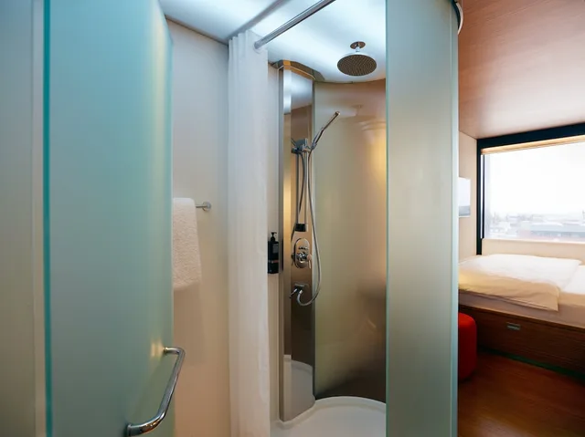غرفة بسرير كينج في طابق مرتفع، citizenM Hotel Glasgow 5/8