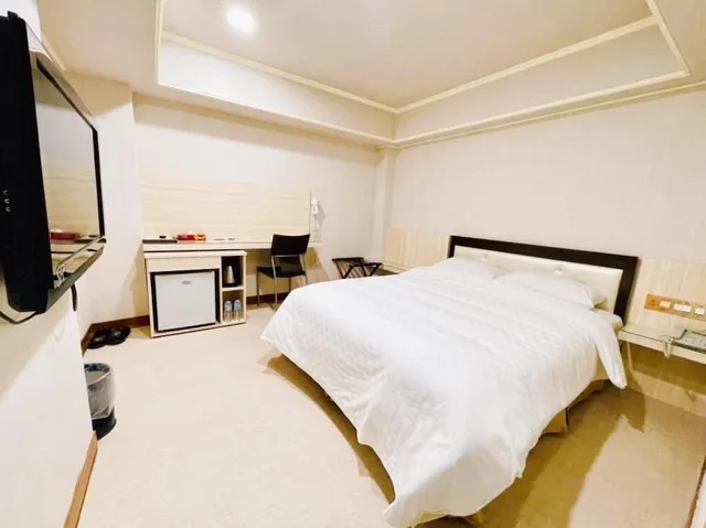 Classic, Double Bed, No Window, Spring Art Hotel 2/7