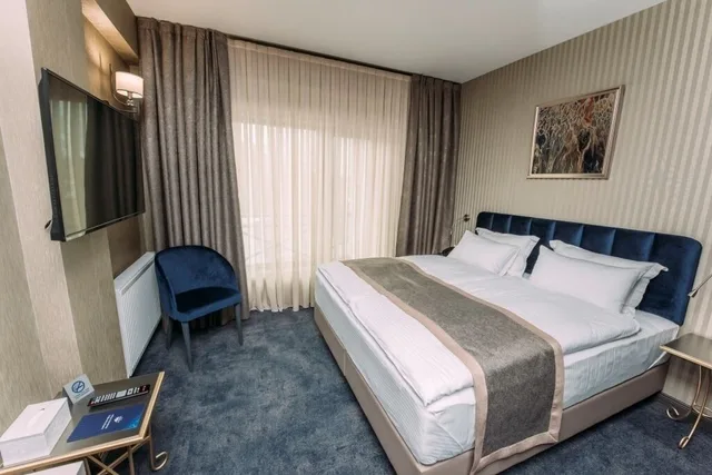 2 Bedrooms, Family Suite, 2 King Beds, Hotel Sapphire Bakuriani 2/7