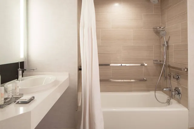 غرفة بسريرين مزدوجين، Dallas Fort Worth Airport Marriott 4/5
