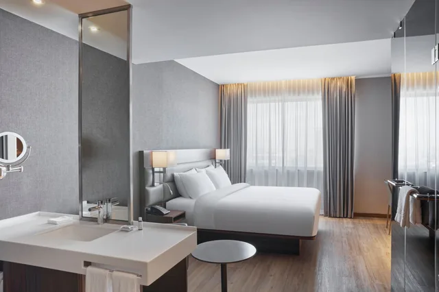 غرفة بسرير كينج بإطلالة على المدينة، Ac Hotel By Marriott Saltillo 9/9