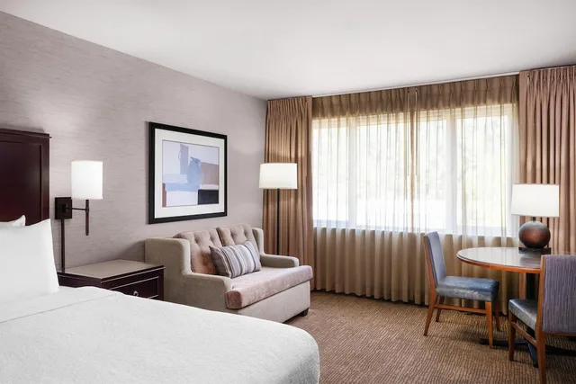 غرفة قياسية بسريرين كوين مع أريكة بمطبخ، Eastgate Hotel, BW Signature Collection 2/3